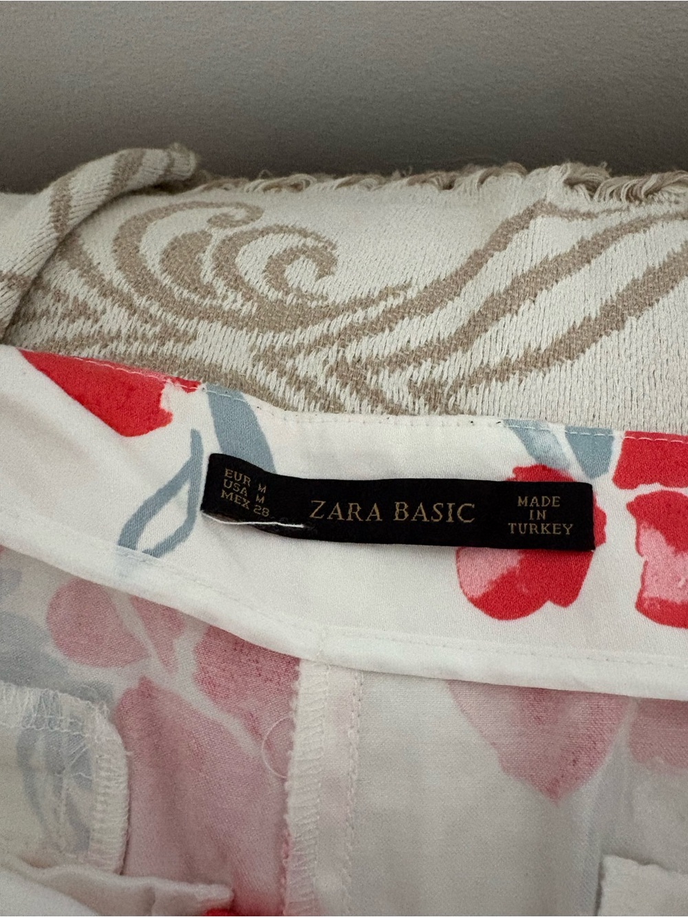Zara Basic Floral Cropped Pants White Red Cotton Blend Size M - Picture 4 of 5